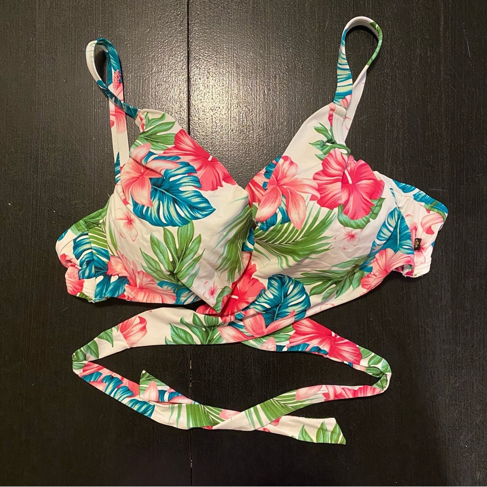 La Vie En Rose 🌹 Floral Bikini Top with Tropical Print